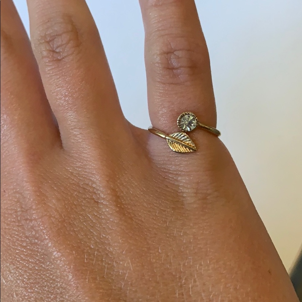 19 Gold Colored Rings - Picture 7 of 9